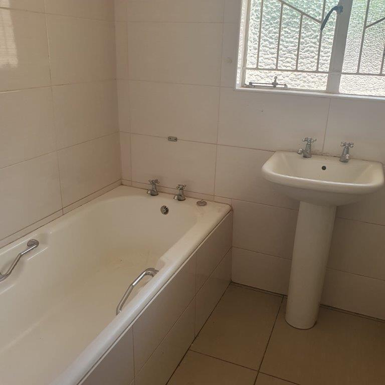 To Let 4 Bedroom Property for Rent in Ladybrand Free State